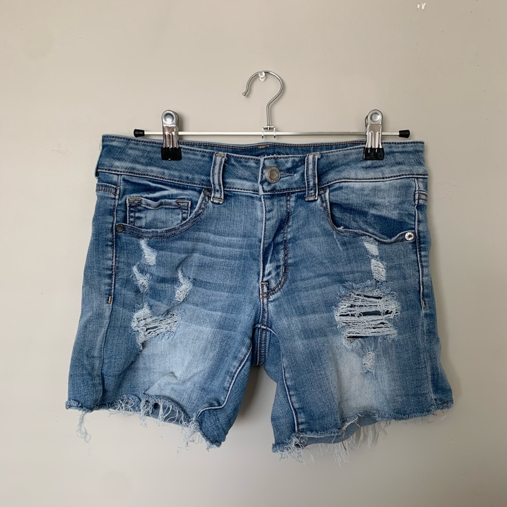 American Eagle Midi style jean shorts size 6